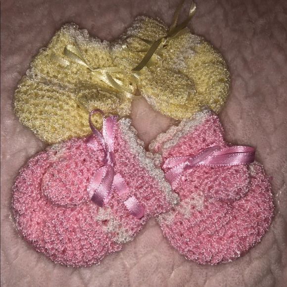 Hand made new born gloves - Picture 1 of 1